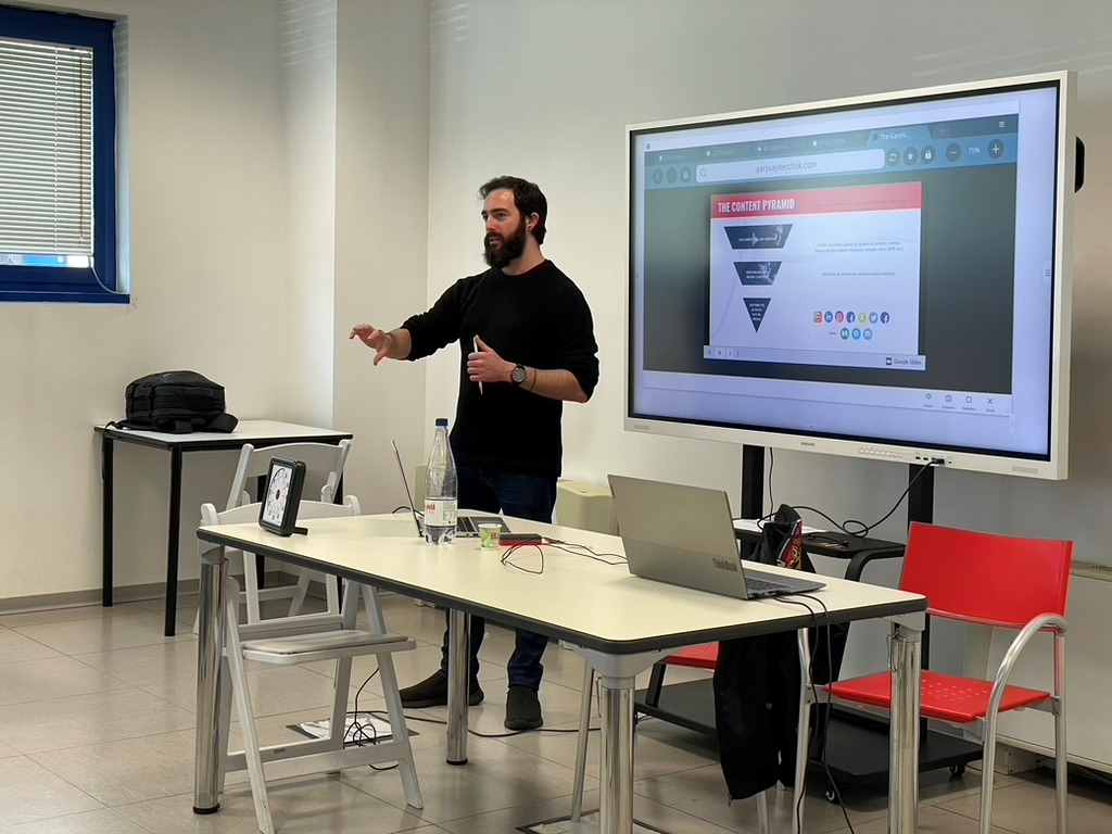 Assistenti AI come supporto strategico per le aziende: al PMI Innovation Business Summit si passa dalla teoria alla pratica